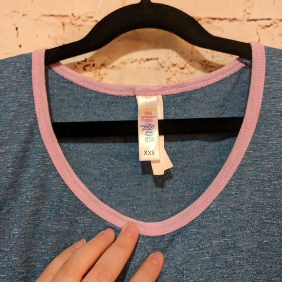 LulaRoe Colorblock Classic Tee 濾 - Picture 2 of 3